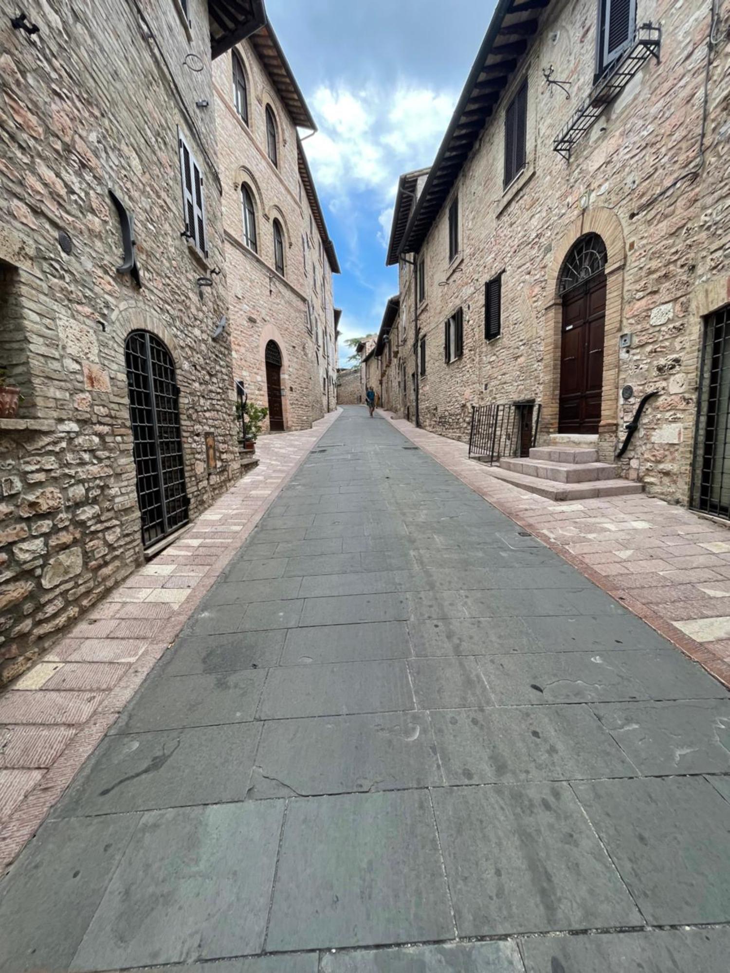 Happy House - Porta San Giacomo Apartamento Assisi Exterior foto