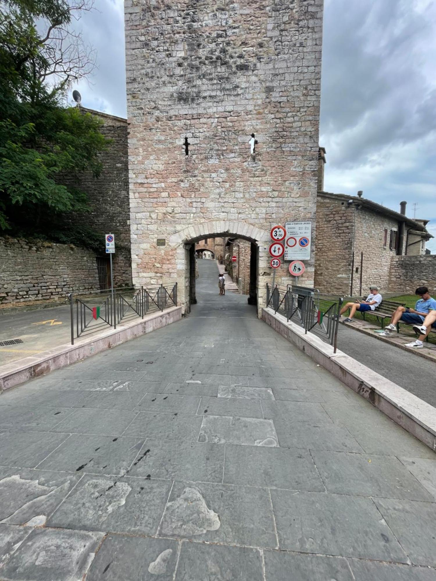 Happy House - Porta San Giacomo Apartamento Assisi Exterior foto